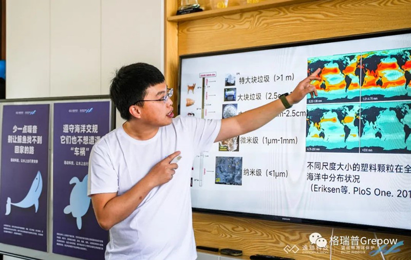 初騰飛為大家講解海洋保育的相關(guān)知識(shí) 初騰飛為大家講解海洋保育的相關(guān)知識(shí)