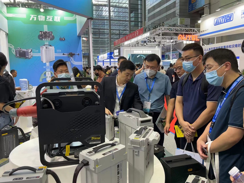 格瑞普陳總介紹無(wú)人機(jī)電池新品 格瑞普陳總介紹無(wú)人機(jī)電池新品