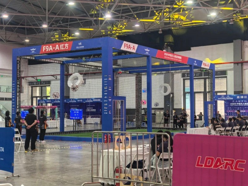 中國(guó)無人機(jī)足球聯(lián)賽貴陽精彩瞬間 中國(guó)無人機(jī)足球聯(lián)賽貴陽精彩瞬間