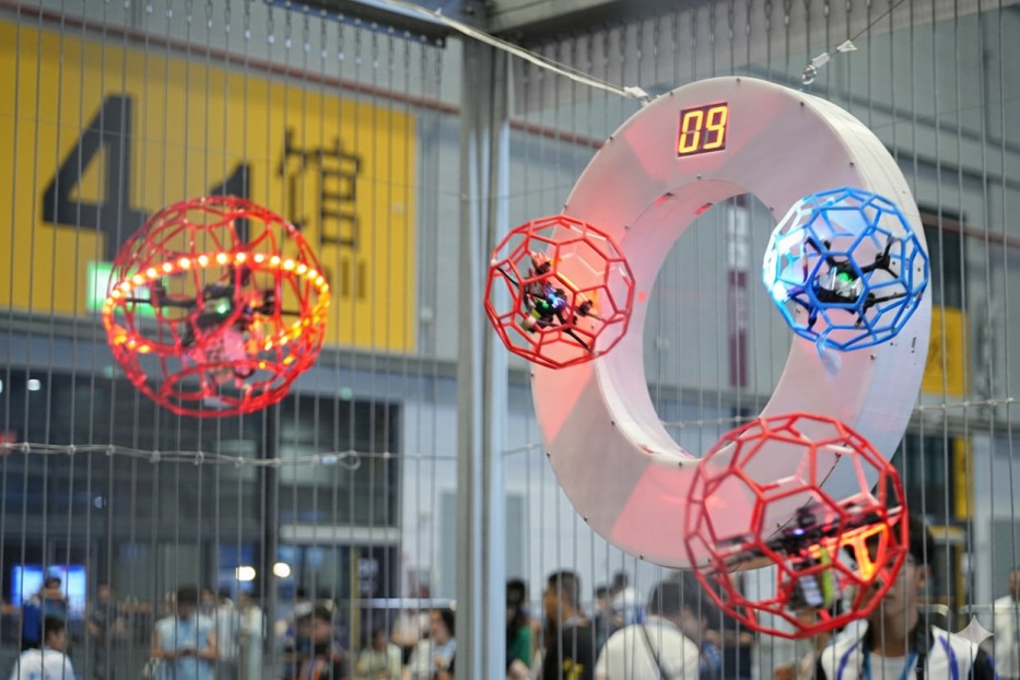 無人機(jī)足球 無人機(jī)足球